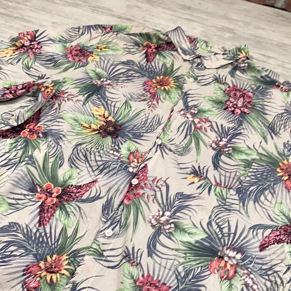 H&M S/S Button-Up - Picture 4 of 5